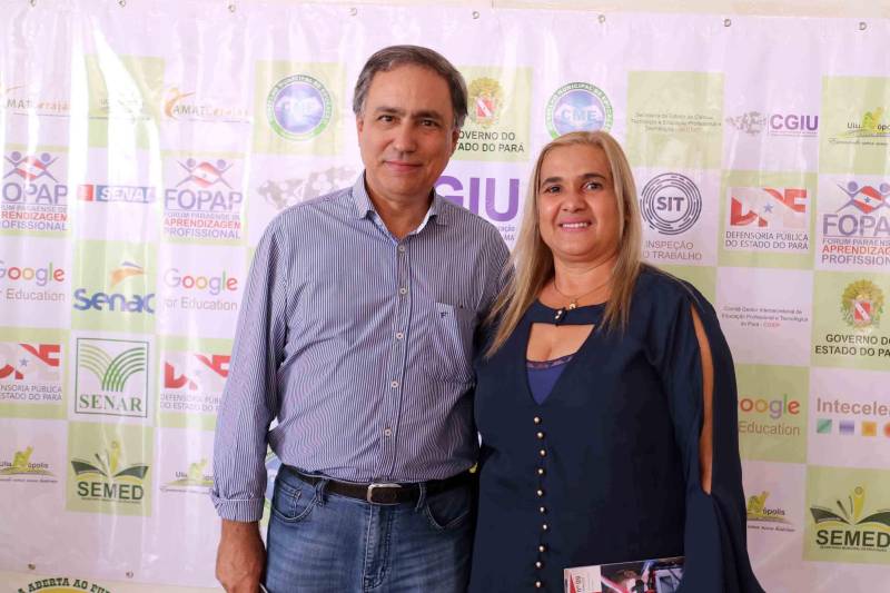 A Região de Integração do Rio Capim foi a segunda a receber, nesta quinta-feira (26), o “I Encontro Estadual de Educação Profissional e Tecnológica”, organizado pela Secretaria de Ciência, Tecnologia e Educação Profissional e Tecnológica (Sectet). Realizado no Centro de Convenções de Ulianópolis. Na foto, o titular da Sectet, Alex Fiúza de Mello com a a prefeita de Ulianópolis, Neusa Pinheiro.
FOTO: ASCOM SECTET
DATA: 26.04.2018
ULIANÓPOLIS - PARÁ <div class='credito_fotos'>Foto: Ascom Sectet | <a href='/midias/2018/originais/2093141f-7b3d-47ba-9745-72ca0c2405e5.jpg' download><i class='fa-solid fa-download'></i> Download</a></div>