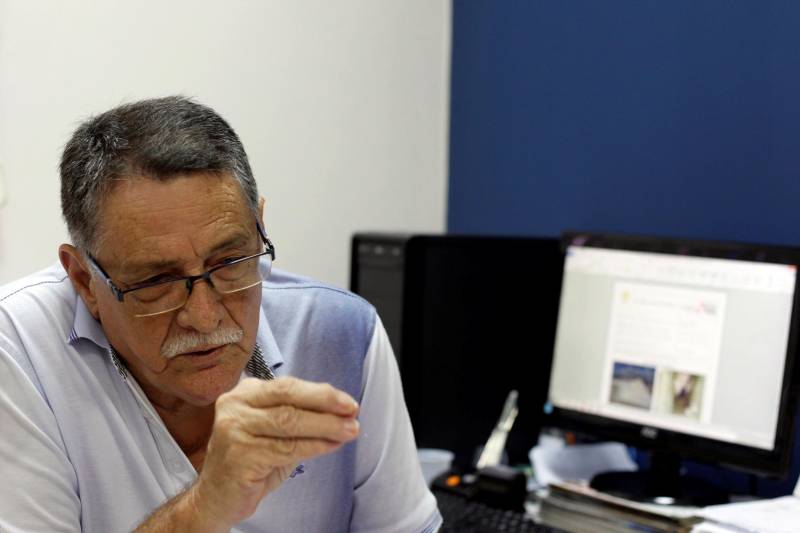 A obra está prevista para ser entregue em dezembro deste ano e já entrou na fase final. “Estamos com a parte estrutural da obra quase concluída, faltando apenas o acabamento. Contamos com uma equipe de trabalhadores focadas para que esta obra siga o cronograma, com entrega até o final de 2018”, afirma o engenheiro responsável pela obra, Jorge Filgueiras, da Sedop (foto).

FOTO: AKIRA ONUMA/ASCOM SUSIPE
DATA: 28.11.2018
SANTA IZABEL- PARÁ <div class='credito_fotos'>Foto: Akira Onuma / Ascom Susipe   |   <a href='/midias/2018/originais/20f13c6c-93f3-459d-89e1-b4aed0bcf634.jpg' download><i class='fa-solid fa-download'></i> Download</a></div>