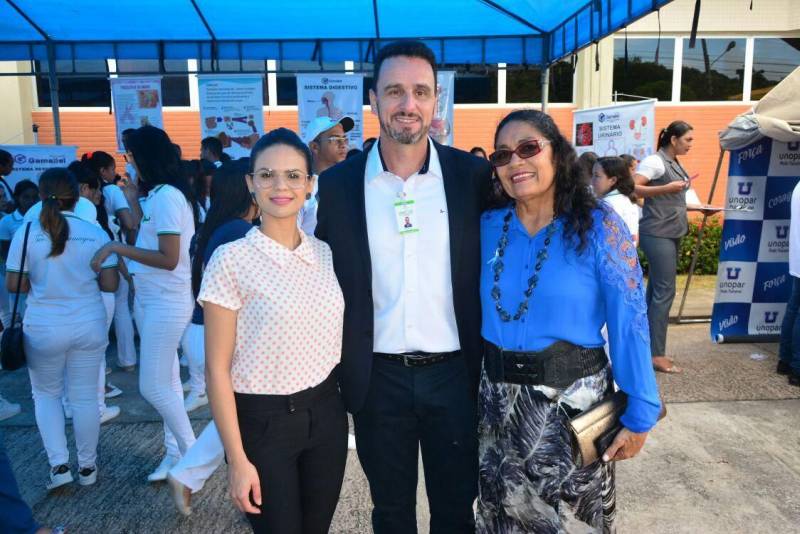 Centenas de pessoas entre colaboradores, usuários e acompanhantes participaram da ação de educação em saúde que marcou a comemoração dos dois anos de funcionamento da Unidade de Alta Complexidade em Oncologia Dr. Vitor Moutinho (Unacon), em Tucuruí, no sudeste paraense, nesta quarta-feira, 18.
FOTO: ASCOM UNACON
DATA: 18.04.2018
TUCURUÍ - PARÁ <div class='credito_fotos'>Foto: Ascom Unacon | <a href='/midias/2018/originais/210333ff-8ec2-41e3-a145-0b14b4f84f98.jpg' download><i class='fa-solid fa-download'></i> Download</a></div>