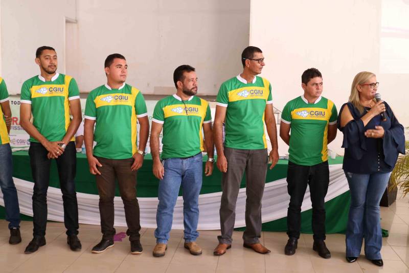 A Região de Integração do Rio Capim foi a segunda a receber, nesta quinta-feira (26), o “I Encontro Estadual de Educação Profissional e Tecnológica”, organizado pela Secretaria de Ciência, Tecnologia e Educação Profissional e Tecnológica (Sectet). Realizado no Centro de Convenções de Ulianópolis. Na foto, a prefeita de Ulianópolis, Neusa Pinheiro, apresenta e homenageia os membros do Comitê Gestor Intersetorial de Apoio a Educação Profissional e Tecnológica de Ulianópolis (CGIU)
FOTO: ASCOM SECTET
DATA: 26.04.2018
ULIANÓPOLIS - PARÁ <div class='credito_fotos'>Foto: Ascom Sectet | <a href='/midias/2018/originais/211f66b0-9b5b-4b72-a05c-23cb62211d66.jpg' download><i class='fa-solid fa-download'></i> Download</a></div>
