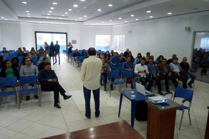 Mais de 150 pessoas (foto) participaram de reunião, nesta quinta-feira (1), na Associação Comercial de Altamira, para tratar das novidades da área tributária estadual. O evento, realizado pela Secretaria de Estado da Fazenda (Sefa), contou com a presença de empresários, produtores rurais e representantes da prefeitura. Durante a reunião, o público conheceu um pouco mais sobre alguns serviços disponibilizados no Portal da Sefa na internet, como o novo sistema de emissão da Nota Fiscal Avulsa eletrônica (NFA-e) e o parcelamento dos tributos estaduais, que vai entrar em funcionamento nos próximos dias.
FOTO: ASCOM / SEFA
DATA: 01.03.2018
ALTAMIRA - PARÁ <div class='credito_fotos'>Foto: Ascom Sefa | <a href='/midias/2018/originais/21650658-aa6e-4005-8078-7638839e30b2.jpg' download><i class='fa-solid fa-download'></i> Download</a></div>