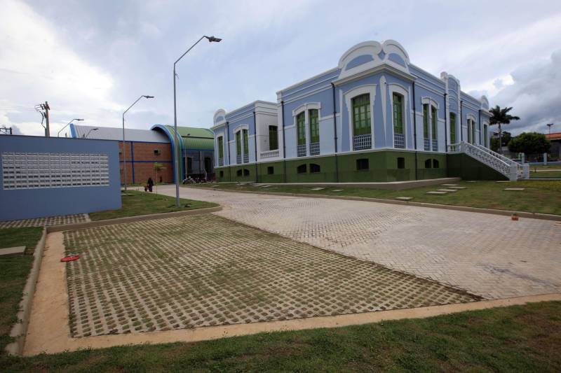 A inauguração do Liceu de Música de Bragança, neste dia 15, pode ser entendida como acontecimento de rotina de governo, mas a entrega das instalações, que ocupam um prédio da primeira metade do século passado, e um teatro contemporâneo, tem um significado para além dos acontecimentos de agenda da administração pública.

FOTO: MÁCIO FERREIRA / AG. PARÁ
DATA: 14.12.2018
BRAGANÇA - PARÁ <div class='credito_fotos'>Foto: MÁCIO FERREIRA/ AG. PARÁ   |   <a href='/midias/2018/originais/21821717-ee4e-4d79-ae50-dc09f9853275.jpg' download><i class='fa-solid fa-download'></i> Download</a></div>