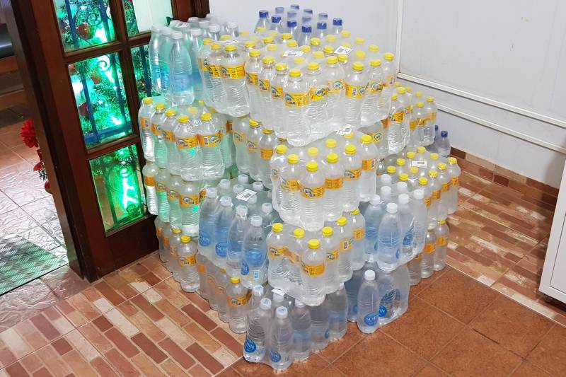 As três represas que se romperam devido à intensidade de chuvas no município de Redenção, no sul do Pará. As vítimas da enxurrada também contam com a solidariedade da população. A Secretaria de Assistência é um dos pontos de arrecadação de doações. O empresário Walid Jawabri é um dos voluntários. “No dia da enxurrada já começamos a arrecadar cestas básicas, e hoje trouxemos água e leite.

FOTO: ASCOM CRGSP
DATA: 28.11.2018
REDENÇÃO - PARÁ <div class='credito_fotos'>Foto: ASCOM CRGSP   |   <a href='/midias/2018/originais/21980126-94ad-4b28-979e-abdfce96b692.jpg' download><i class='fa-solid fa-download'></i> Download</a></div>