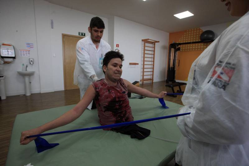 O maior desejo de Saulo Melo, 32 anos, é viver e poder desfrutar das novas oportunidades que tem hoje, depois de passar por uma cirurgia até então inédita no Pará, a hemicorporectomia. O procedimento, realizado no dia 2 de maio deste ano no Hospital Ophir Loyola, em Belém, removeu 40% do corpo do paciente - toda a porção inferior (pelve e membros inferiores).

FOTO: SIDNEY OLIVEIRA / AG. PARÁ
DATA: 03.12.2018
BELÉM - PARÁ <div class='credito_fotos'>Foto: Sidney Oliveira/Ag. Pará   |   <a href='/midias/2018/originais/21bd2dbf-5cd8-4d7b-bf1c-be7509232bb7.jpg' download><i class='fa-solid fa-download'></i> Download</a></div>