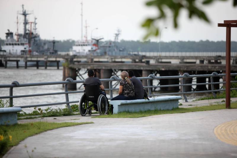 Desde sua inauguração, dia 30 de maio deste ano, o Centro Integrado de Inclusão e Reabilitação (CIIR, na foto), marcou a história na assistência global à Pessoa com Deficiência (PcD), no Pará e na Região Norte, ao oferecer, em um único complexo, atendimento para Pessoas com Deficiência (PcD) de todas as faixas etárias. São diversas especialidades, tecnologias e estrutura de última geração, associadas à qualidade, segurança e humanização destinadas 100% aos usuários do Sistema Único de Saúde (SUS). Desde seu funcionamento, a equipe multiprofissional do CIIR realizou  cerca de  18.760 atendimentos nas mais diversas especialidades e serviços. O atendimento de qualidade, seguro e humanizado é celebrado por um índice de 96% de satisfação de quem depende da assistência.

FOTO: CARLOS SODRÉ / AG. PARÁ
DATA: 07.12.2018
BELÉM - PARÁ <div class='credito_fotos'>Foto: Carlos Sodré/Agência Pará   |   <a href='/midias/2018/originais/22b0d934-b115-4005-8931-98c4ddd00285.jpg' download><i class='fa-solid fa-download'></i> Download</a></div>