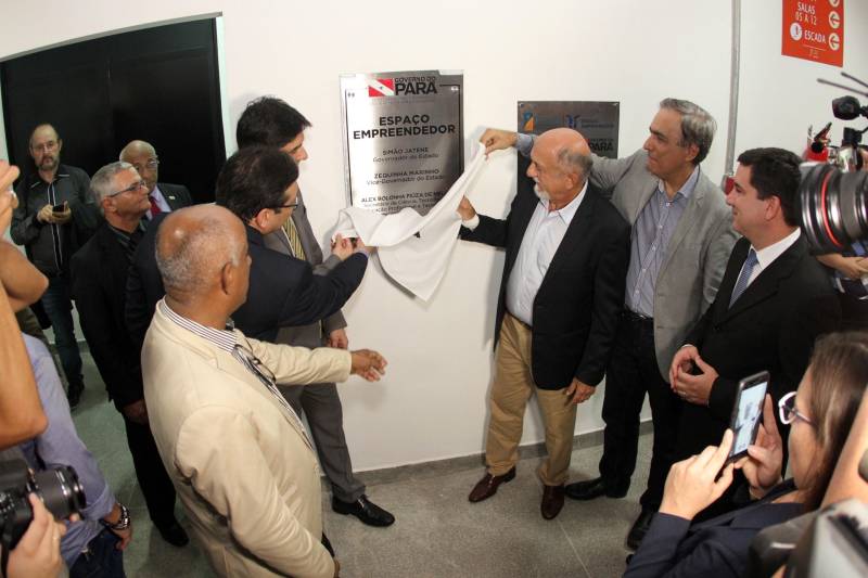 O Parque de Ciência e Tecnologia Guamá (PCT Guamá), em Belém, ganhou um novo prédio para solidificação das ações de incremento ao desenvolvimento socioeconômico do Estado, o Espaço Empreendedor. A cerimônia de inauguração, na quarta-feira (07), foi conduzida pelo governador Simão Jatene e o titular da Secretaria de Estado de Ciência, Tecnologia e Educação Profissional e Tecnológica (Sectet), Alex Fiúza de Mello.
FOTO: CRISTINO MARTINS / AG. PARÁ
DATA: 07.03.2018
BELÉM - PARÁ <div class='credito_fotos'>Foto: Cristino Martins/Ag. Pará | <a href='/midias/2018/originais/22bbffcc-1ab9-4d51-866c-18047d26ceec.jpg' download><i class='fa-solid fa-download'></i> Download</a></div>