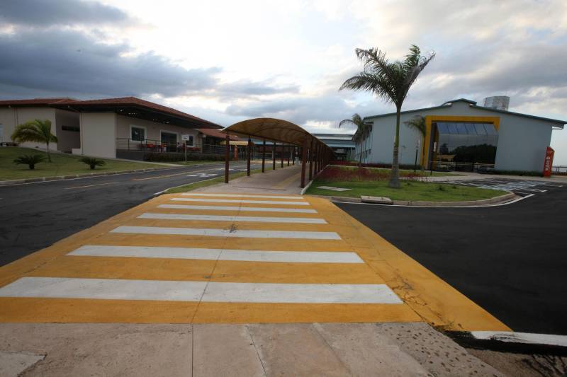 Desde sua inauguração, dia 30 de maio deste ano, o Centro Integrado de Inclusão e Reabilitação (CIIR, na foto), marcou a história na assistência global à Pessoa com Deficiência (PcD), no Pará e na Região Norte, ao oferecer, em um único complexo, atendimento para Pessoas com Deficiência (PcD) de todas as faixas etárias. São diversas especialidades, tecnologias e estrutura de última geração, associadas à qualidade, segurança e humanização destinadas 100% aos usuários do Sistema Único de Saúde (SUS). Desde seu funcionamento, a equipe multiprofissional do CIIR realizou  cerca de  18.760 atendimentos nas mais diversas especialidades e serviços. O atendimento de qualidade, seguro e humanizado é celebrado por um índice de 96% de satisfação de quem depende da assistência.

FOTO: CARLOS SODRÉ / AG. PARÁ
DATA: 07.12.2018
BELÉM - PARÁ <div class='credito_fotos'>Foto: Carlos Sodré/Agência Pará   |   <a href='/midias/2018/originais/22dfc9a1-fab5-4d3e-814c-9ef0be37e4ec.jpg' download><i class='fa-solid fa-download'></i> Download</a></div>