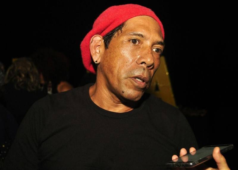 O diretor musical Eraldo Costa disse que o diferencial nesse trabalho é que estava ajudando alguém e não apenas profissionalmente para ganhar um dinheiro. “Aqui foi um trabalho mais pela história bonita do Sena. Então eu acho que teve mais coração do que qualquer outra coisa”
Foto: José Pantoja <div class='credito_fotos'>Foto: José Pantoja / Ascom Sespa | <a href='/midias/2018/originais/22ffa119-7d03-4dfb-969e-9063197d43a1.jpg' download><i class='fa-solid fa-download'></i> Download</a></div>