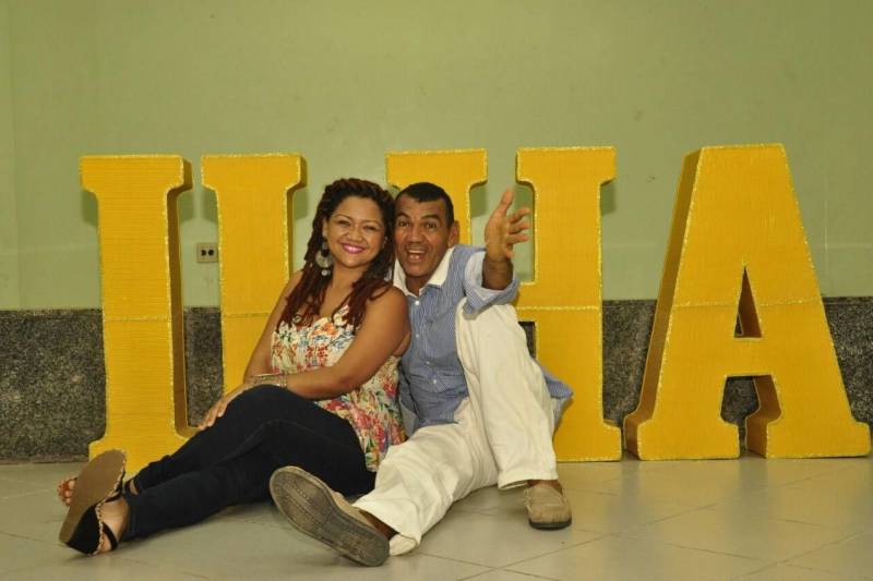“Ilha” é o nome do show que Antônio Sena fará, nesta sexta-feira (16), às 19h, no Teatro Waldemar Henrique. Mas quem é Antônio Sena? A maioria, com certeza, não o conhece, porém é uma pessoa que construiu um círculo de amizade muito grande formada por profissionais de saúde que o ajudaram na luta contra as drogas
FOTO: JOSÉ PANTOJA / ASCOM SESPA
DATA: 16.03.2018
BELÉM - PARÁ <div class='credito_fotos'>Foto: José Pantoja / Ascom Sespa | <a href='/midias/2018/originais/2315fec8-0aac-4ea4-bdc3-20bca40432f4.jpg' download><i class='fa-solid fa-download'></i> Download</a></div>