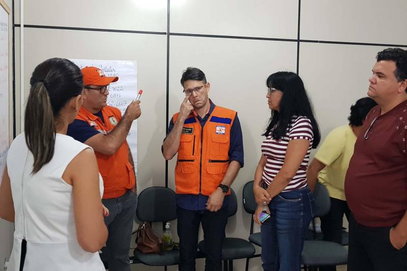 Cerca de 60 homens da Defesa Civil do Pará estão no município de Redenção, sul do estado, desde a última quarta-feira (28) Na noite de terça-feira, as fortes chuvas do período causaram o rompimento de três represas. Trezentas e cinquenta e oito famílias foram impactadas em dez bairros, 127 foram afetadas diretamente e 28 delas estão desalojadas. Um abrigo foi colocado à disposição pela prefeitura, mas as famílias desalojadas preferiram ficar em casas de parentes. Nenhuma vítima fatal ou acidentada foi registrada.

FOTO: DIVULGAÇÃO
DATA: 29.11.2018
REDENÇÃO-PARÁ <div class='credito_fotos'>Foto: Divulgação   |   <a href='/midias/2018/originais/2353fdd2-b404-47d0-8938-43670cf6766e.jpg' download><i class='fa-solid fa-download'></i> Download</a></div>