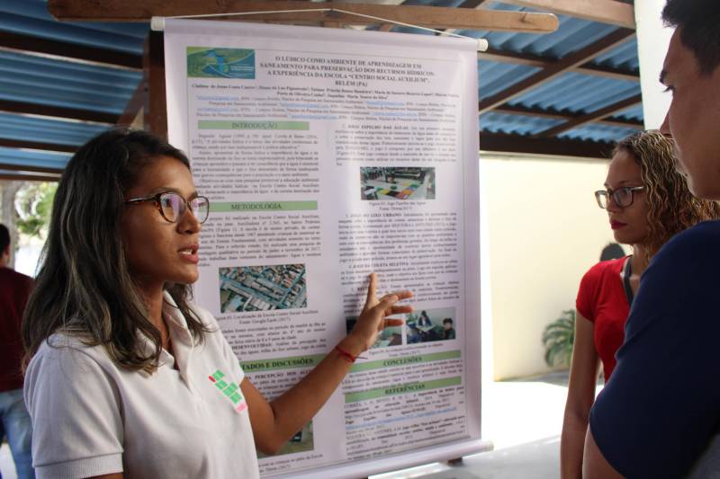 O VI Seminário Estadual de Águas e Florestas, promovido pela Secretaria de Estado de Meio Ambiente e Sustentabilidade (Semas), em comemoração aos dias mundiais da Floresta (21 de Março) e das Águas (22), incentivou a reflexão sobre a necessidade da preservação de recursos naturais necessários à manutenção da vida no planeta. Realizado nesta terça-feira (27), no auditório do Centro de Ciências Naturais e Tecnologia (CCNT), da Universidade do Estado do Pará (Uepa), o evento reuniu técnicos ambientais e universitários. A programação comemorativa começou na segunda-feira (26), com minicursos sobre Hidrologia Básica e Outorga de Direitos de Usos de Recursos Hídricos. A Semas iniciou, simultaneamente, uma campanha intitulada “Aguazônia”, com orientações didáticas, por meio das redes sociais, estimulando o consumo consciente dos recursos hídricos.
FOTO: ASCOM / SEMAS
DATA: 27.03.2018
BELÉM - PARÁ <div class='credito_fotos'>Foto: ASCOM SEMAS | <a href='/midias/2018/originais/237f37e4-6ad6-4023-ad6a-eb7423ee076d.jpg' download><i class='fa-solid fa-download'></i> Download</a></div>