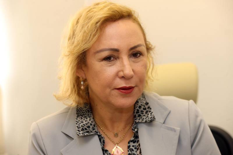 or considerar o servidor o pilar da gestão pública, desde 2011 a Política de Gestão de Pessoas do Governo do Pará tem como principal diretriz a valorização do funcionalismo. Implantada sob a coordenação da Secretaria de Estado de Administração (Sead), essa ação estratégica busca oferecer aos servidores uma política salarial justa. De acordo com Alice Viana (foto), secretária de Estado de Administração, houve reajustes reais de salário no período de 2011 até 2015, mas durante o período de crise econômica essa prática foi inviabilizada.
FOTO: SIDNEY OLIVEIRA / AG. PARÁ
DATA: 19.04.2018
BELÉM - PARÁ <div class='credito_fotos'>Foto: Sidney Oliveira/Ag. Pará | <a href='/midias/2018/originais/242b2681-d55c-40ba-84bf-b8731cd2c570.jpg' download><i class='fa-solid fa-download'></i> Download</a></div>