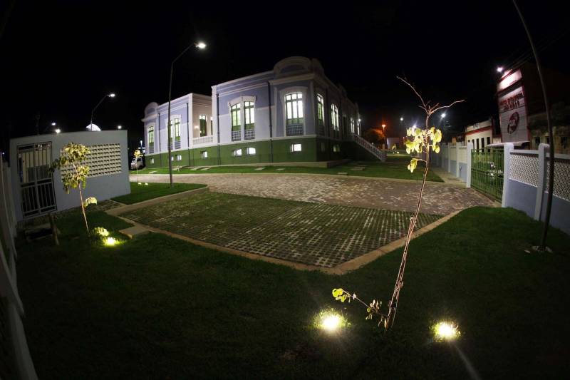 O Liceu foi implantado no antigo prédio da Escola Monsenhor Mâncio Ribeiro construído no final da década dos anos 1920 do século passado e inaugurado em 1932 pelo governador Magalhães Barata. A reforma do prédio de arquitetura eclética e traços art décor foi demorada dada a riqueza de detalhes dessa arquitetura, que precisava ser restaurada e dos critérios construtivos.

FOTO: RODOLFO OLIVEIRA / AG. PARÁ
DATA: 16.12.2018
BRAGANÇA - PARÁ <div class='credito_fotos'>Foto: Rodolfo Oliveira/Ag. Pará   |   <a href='/midias/2018/originais/242d825b-1416-411b-94e0-81f7e6f27275.jpg' download><i class='fa-solid fa-download'></i> Download</a></div>