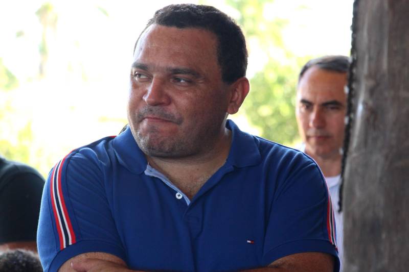 Para o prefeito de Palestina do Pará, Cláudio Robertino (foto), a visita técnica é importante não apenas para que a Secretaria acompanhe a realização das obras, com para aproximar ainda mais o governo do Estado e o município. “É com muita alegria que recebemos a secretária Izabela Jatene, para que ela possa ver que as obras estão em andamento na cidade
FOTO: ANTONIO MACEDO / DIVULGAÇÃO
DATA: 09.05.2018
PALESTINA DO PARÁ - PARÁ <div class='credito_fotos'>Foto: ANTONIO MACEDO / DIVULGAÇÃO | <a href='/midias/2018/originais/245c60c9-9c3e-4c6a-b2d7-8c3fddbe3f6a.jpg' download><i class='fa-solid fa-download'></i> Download</a></div>