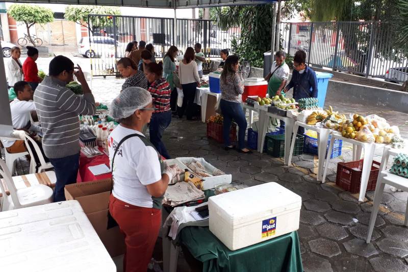 A campanha “Salvar Vidas Está no Meu Sangue”, promovida pelo Centro de Hemoterapia e Hematologia do Pará (Hemopa), que começou dia 24 deste mês, será encerrada neste sábado, 1° de dezembro, com programação especial que contará com sanduíche personalizado em homenagem ao doador de sangue, abraço simbólico ao prédio do hemocentro e campanha interna com jovens e pais do projeto “Escola da Vida” do Corpo de Bombeiros do Pará. Tudo será realizado ao longo do dia, de 7h30 às 17h.

FOTO: ASCOM HEMOPA
DATA: 30.11.2018
BELÉM - PARÁ <div class='credito_fotos'>Foto: Ascom Hemopa   |   <a href='/midias/2018/originais/2499578c-8c34-439c-8721-ae17b2cc673b.jpg' download><i class='fa-solid fa-download'></i> Download</a></div>