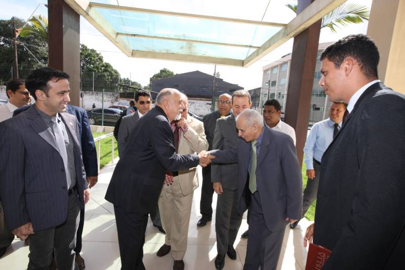 O governador Simão Jatene (foto) participou da reunião de lideranças da Assembleia de Deus, no Pará. A presença dele atendeu a um convite feito pela Convenção Interestadual de Ministros e Igrejas Evangélicas Assembleias de Deus no Estado do Pará (Comieadepa). Acompanhado do presidente da Assembleia Legislativa do Estado do Pará (Alepa), Márcio Miranda e do deputado estadual, Olival Marques.
FOTO: ANTONIO SILVA / AG. PARÁ
DATA: 28.03.2018
BELÉM - PARÁ <div class='credito_fotos'>Foto: Antônio Silva/Ag. Pará | <a href='/midias/2018/originais/24ae0ca5-11f5-4d4d-8df0-19dce3fe6b4d.jpg' download><i class='fa-solid fa-download'></i> Download</a></div>