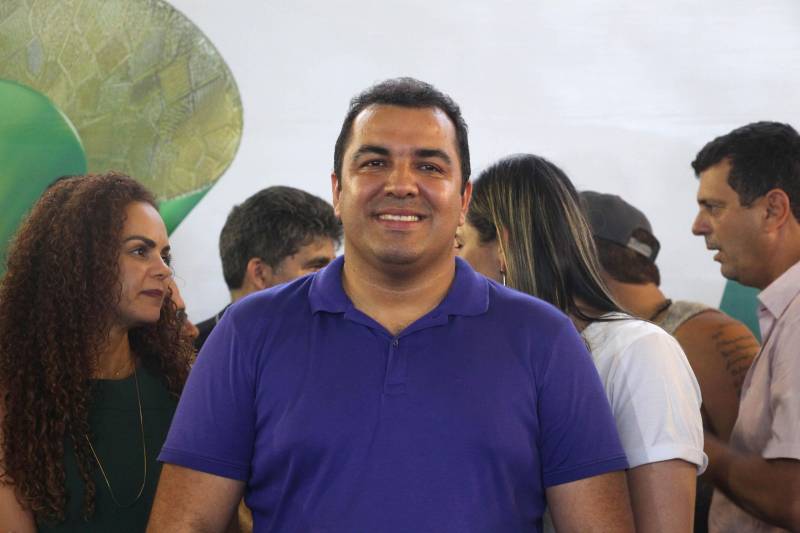 O aniversário do município de Curionópolis, nesta quinta-feira, 10 de maio, foi comemorado com shows, inaugurações e assinatura de convênio com o Governo do Pará para a implantação da iluminação do trecho urbano da PA-257. A obra tem investimento estadual de R$ 2.705.099,00. A secretária de Municípios Sustentáveis, Izabela Jatene, representou o governador Simão Jatene na cerimônia. Na foto, o prefeito de Curionópolis, Adonei Sousa Aguiar (foto).
FOTO: ANTONIO MACEDO / DIVULGAÇÃO
DATA: 10.05.2018
CURIONÓPOLIS - PARÁ <div class='credito_fotos'>Foto: ANTONIO MACEDO / DIVULGAÇÃO | <a href='/midias/2018/originais/24dd6213-6d4a-4163-9e2d-9c8d2ea06ff4.jpg' download><i class='fa-solid fa-download'></i> Download</a></div>