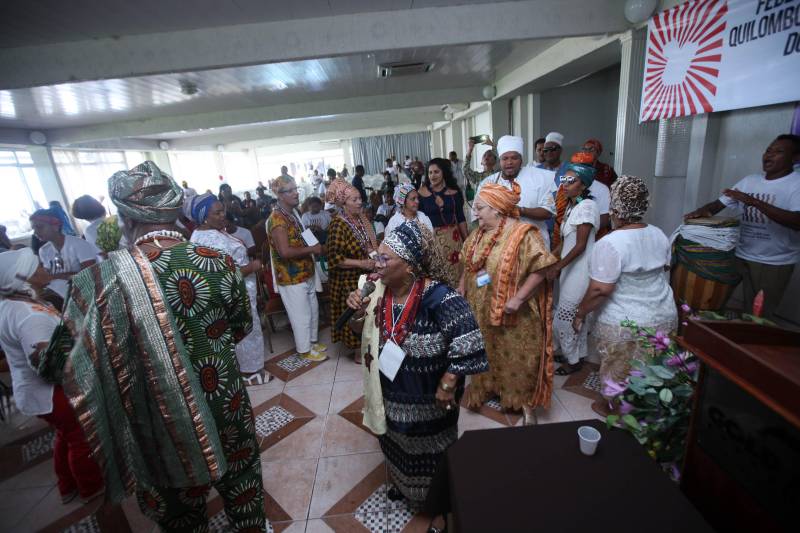 Mais de 400 lideranças de povos tradicionais de matrizes africanas, remanescentes quilombolas e indígenas estão reunidos em Belém, em um hotel da cidade, para a IV Conferência Estadual de Promoção da Igualdade Racial (Conepir).
FOTO: RODOLFO OLIVEIRA / AG. PARÁ
DATA: 28.03.2018
BELÉM - PARÁ <div class='credito_fotos'>Foto: Rodolfo Oliveira/Ag. Pará | <a href='/midias/2018/originais/24edc4a6-97ec-4192-b6c9-b6078cba36a7.jpg' download><i class='fa-solid fa-download'></i> Download</a></div>