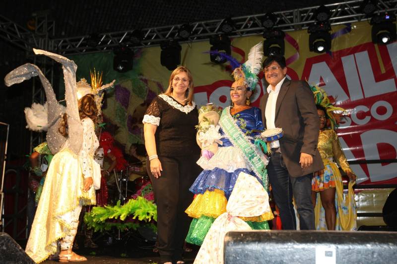 Mais de quatro mil idosos caíram na folia na tarde desta quarta-feira (7), durante o 18° Baile Carnavalesco da Melhor Idade, do projeto Vida Ativa, executado pela Secretaria de estado de Esporte e Lazer (Seel). Uma das grandes atrações foi o concurso que escolheu a “Rainha das Rainhas” da terceira idade, título que este ano ficou com a candidata Lindaura Cardoso, de 63 anos.
FOTO: CARLOS SODRÉ / AG. PARÁ
DATA: 07.02.2018
BELÉM - PARÁ <div class='credito_fotos'>Foto: CARLOS SODRÉ / AG. PARÁ | <a href='/midias/2018/originais/2552ac6f-dcc9-4b99-897c-9aa1d41fe2f2.jpg' download><i class='fa-solid fa-download'></i> Download</a></div>