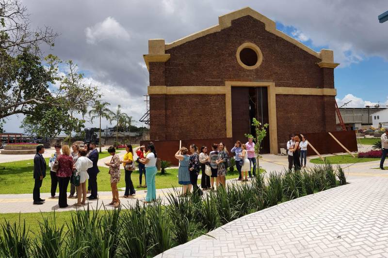 Representantes de organizações sociais, do Conselho Estadual dos Direitos da Pessoa com Deficiência, de órgãos estaduais e do Ministério Público do Pará visitaram as obras do Centro Integrado de Inclusão e Reabilitação (CIIR), em Belém.
FOTO: THALITA GARCIA / ASCOM INDSH
DATA: 21.03.2018
BELÉM - PARÁ <div class='credito_fotos'>Foto: THALITA GARCIA / ASCOM INDSH | <a href='/midias/2018/originais/25757302-d023-4050-ba93-2134c6a304c8.jpg' download><i class='fa-solid fa-download'></i> Download</a></div>