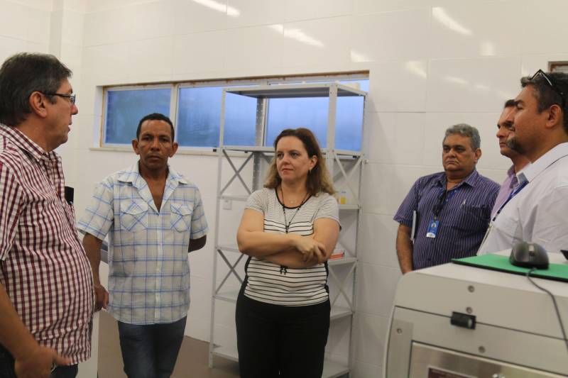 Produtores de queijo e leite do Arquipélago do Marajó fizeram uma visita técnica ao Parque de Ciência e Tecnologia Guamá (PCT Guamá), na segunda-feira (11), onde conheceram os laboratórios de Qualidade do Leite, Engenharia Biológica e Instrumentação para Produtos Agroindustriais, sendo dois específicos de leite e um de melhoramento genético de búfalas.

FOTO: ASCOM PCT GUAMÁ
DATA: 11.06.2018
BELÉM - PARÁ <div class='credito_fotos'>Foto: ASCOM / PCT GUAMÁ   |   <a href='/midias/2018/originais/25da82ea-25d3-4646-9508-53bc97dba215.jpg' download><i class='fa-solid fa-download'></i> Download</a></div>