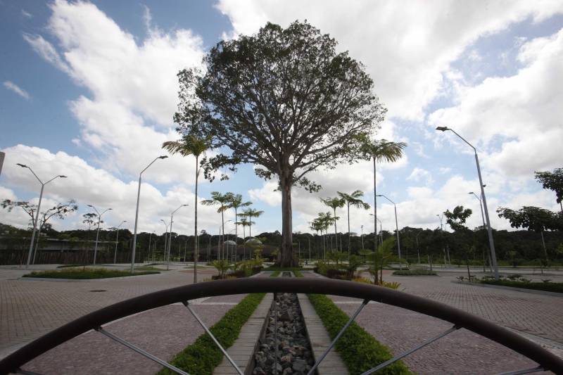 A OS Pará 2000 tem 18 anos de experiência na gestão de equipamentos turísticos. Atualmente administra a Estação das Docas, Mangal das Garças, Hangar Convenções & Feiras da Amazônia, Arena Guilherme Paraense (Mangueirinho) e, mais recentemente, assumiu a gestão do Carajás Centro de Convenções e do Parque Estadual do Utinga (Peut, na foto).
FOTO: IGOR BRANDÃO / AG PARÁ
DATA: 16.03.2018
BELÉM - PARÁ <div class='credito_fotos'>Foto: IGOR BRANDÃO / AG. PARÁ | <a href='/midias/2018/originais/25dbf08f-6ce2-4de4-b893-e82328d5b872.jpg' download><i class='fa-solid fa-download'></i> Download</a></div>