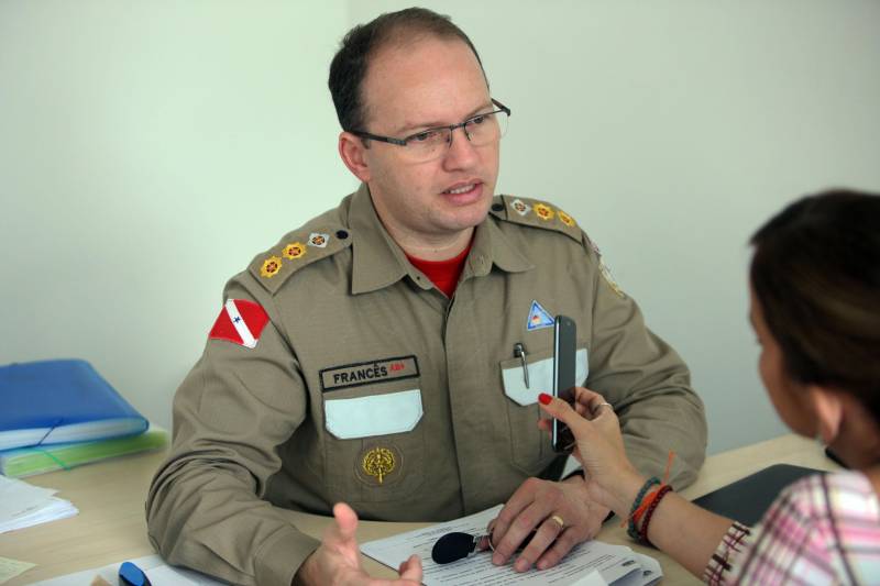 Inaugurado no último mês de março, a nova Policlínica do Corpo de Bombeiros agora funciona em um prédio no Quartel do Comando Geral da corporação, trazendo mais comodidade e estrutura aos militares e seus beneficiados. na foto, o tenente-coronel Márcio Francês, diretor de saúde da Policlínica.
FOTO: THIAGO GOMES / AG. PARÁ
DATA: 13.04.2018
BELÉM - PARÁ <div class='credito_fotos'>Foto: Thiago Gomes /Ag. Pará | <a href='/midias/2018/originais/25f483f4-625b-43f8-86bd-3b8a84542e95.jpg' download><i class='fa-solid fa-download'></i> Download</a></div>