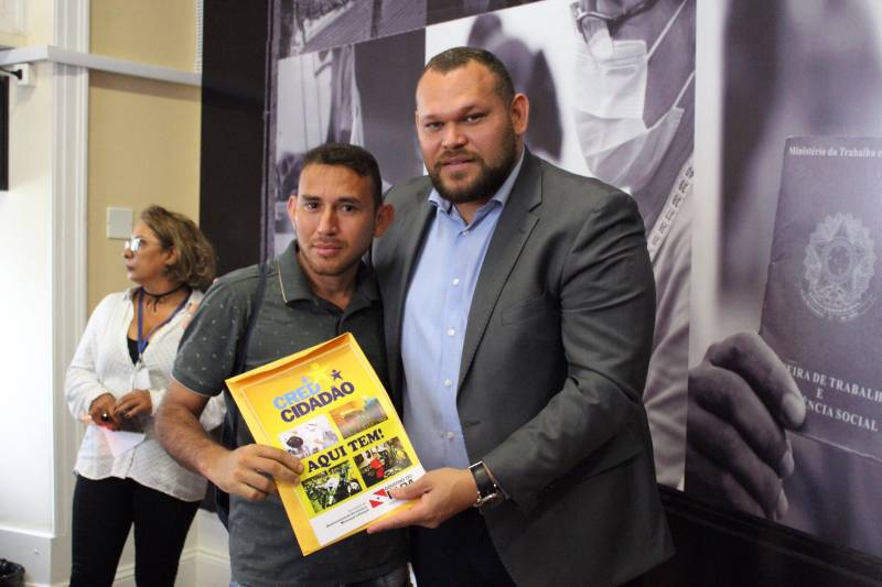 Para o titular da Susipe, Michell Durans (foto), o CredCidadão é uma das políticas públicas do governo mais importantes para a reintegração social digna e com resultado eficaz, a fim de diminuir a reincidência criminal no Estado.

FOTO: ASCOM SUSIPE
DATA: 22.11.2018
BELÉM - PARÁ <div class='credito_fotos'>Foto: ASCOM SUSIPE   |   <a href='/midias/2018/originais/2656f848-bf1a-476b-b150-a1de9ff5c449.jpg' download><i class='fa-solid fa-download'></i> Download</a></div>