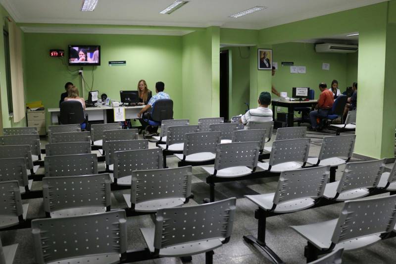 A partir de segunda-feira, 26, o Instituto de Assistência dos Servidores do Estado do Pará (Iasep) reúne todos os serviços da autarquia em sua nova sede administrativa, localizada na avenida Gentil Bittencourt, 2.175, em Belém. A mudança garante maior economia e agilidade na tramitação dos processos administrativos e busca tornar mais confortável o atendimento ao servidor público. "A centralização dos serviços vai facilitar sobretudo a vida do segurado, que não vai precisar ir antes no prédio da Dom Romualdo para depois vir à Gentil resolver questões de assistência", afirma Armando Marques, 64 anos, servidor do setor de Gestão de Pessoas do Iasep.
FOTO: ASCOM / IASEP
DATA: 24.02.2018
BELÉM - PARÁ <div class='credito_fotos'>Foto: ASCOM IASEP | <a href='/midias/2018/originais/2661321d-c4a2-4253-9ebb-9b01c3d89d92.jpg' download><i class='fa-solid fa-download'></i> Download</a></div>