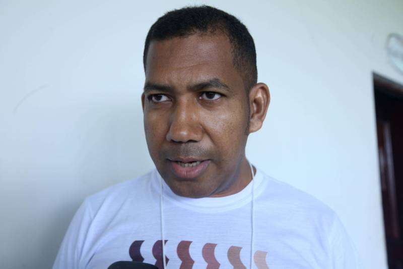 Mais de 400 lideranças de povos tradicionais de matrizes africanas, remanescentes quilombolas e indígenas estão reunidos em Belém, em um hotel da cidade, para a IV Conferência Estadual de Promoção da Igualdade Racial (Conepir). Na foto, o gerente de Promoção dos Direitos dos Quilombolas, Márcio Nascimento.
FOTO: RODOLFO OLIVEIRA / AG. PARÁ
DATA: 28.03.2018
BELÉM - PARÁ <div class='credito_fotos'>Foto: Rodolfo Oliveira/Ag. Pará | <a href='/midias/2018/originais/268ddc57-2845-42e7-aa8e-dc8568ccd981.jpg' download><i class='fa-solid fa-download'></i> Download</a></div>