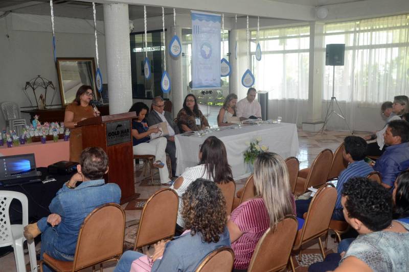 A III Conferência Estadual Infantojuvenil pelo Meio Ambiente, realizada em Belém nesta terça-feira (15), reforçou o protagonismo da juventude na busca de soluções para os desafios ambientais nas cidades brasileiras. A secretária de Estado de Educação, Ana Claudia Hage (falando), relacionou a necessidade de preservação da água, como bem coletivo, à conscientização de jovens sobre conservação da escola como bem público
FOTO: FERNANDO NOBRE / ASCOM SEDUC
DATA: 15.05.2018
BELÉM - PARÁ <div class='credito_fotos'>Foto: FERNANDO NOBRE/ASCOM SEDUC | <a href='/midias/2018/originais/26be8aae-72f6-4fd1-8dda-d4e18229c94a.jpg' download><i class='fa-solid fa-download'></i> Download</a></div>