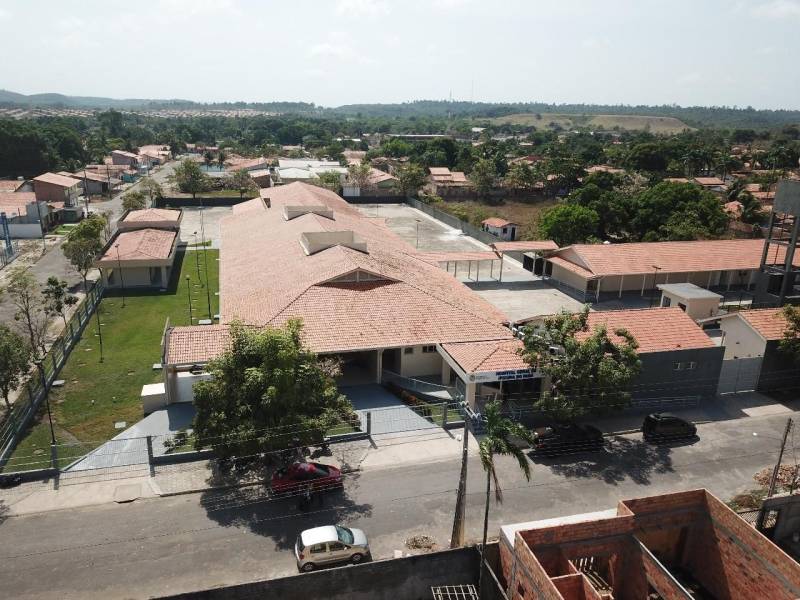 Ao longo dos últimos anos o governo do Pará investiu sistematicamente nos serviços destinados à saúde, o que reflete com saldo positivo nos indicadores da Secretaria de Estado de Saúde Pública (Sespa). De acordo com o Sistema de Informações sobre Orçamentos Públicos em Saúde (Siops), do Ministério da Saúde, nos últimos sete anos (2011-2017) o repasse de recursos feitos pela administração estadual do Pará está acima do limite constitucional de 12%. A série histórica mostra o acréscimo em investimento exclusivo do tesouro estadual no seu orçamento aplicado para construção, reforma e custeio da rede, como laboratórios, aquisição de medicamentos e hemocentros. Em 2011 o repasse foi de 1bilhão 467 milhões - 12,40%. Já em 2017 o Estado superou os números com o repasse de 2 bilhões 158 milhões –14,90%. Na foto, o Hospital Geral de Ipixuna.

FOTO: WANDERLEY SOUSA
DATA: 21.09.2015
IPIXUNA DO PARÁ - PARÁ <div class='credito_fotos'>Foto: Agência Pará   |   <a href='/midias/2018/originais/2732c78a-cf9c-4a6f-b459-d0d126608b8b.jpg' download><i class='fa-solid fa-download'></i> Download</a></div>