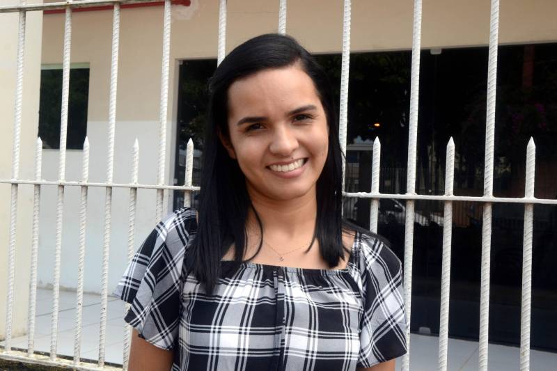 No município de Abaetetuba (foto), 3.015 candidatos fizeram a prova do concurso da Seduc. A professora de Inglês Daniele Machado (foto) veio de Barcarena e às 10h50 foi a primeira da sua sala a entregar a prova.
FOTO: ELISEU DIAS / ASCOM SEDUC
DATA: 24.06.2018
ABAETETUBA - PARÁ <div class='credito_fotos'>Foto: Eliseu Dias / Ascom Seduc | <a href='/midias/2018/originais/2790d356-0bff-4fc1-bffb-5a64f4dccb71.jpg' download><i class='fa-solid fa-download'></i> Download</a></div>
