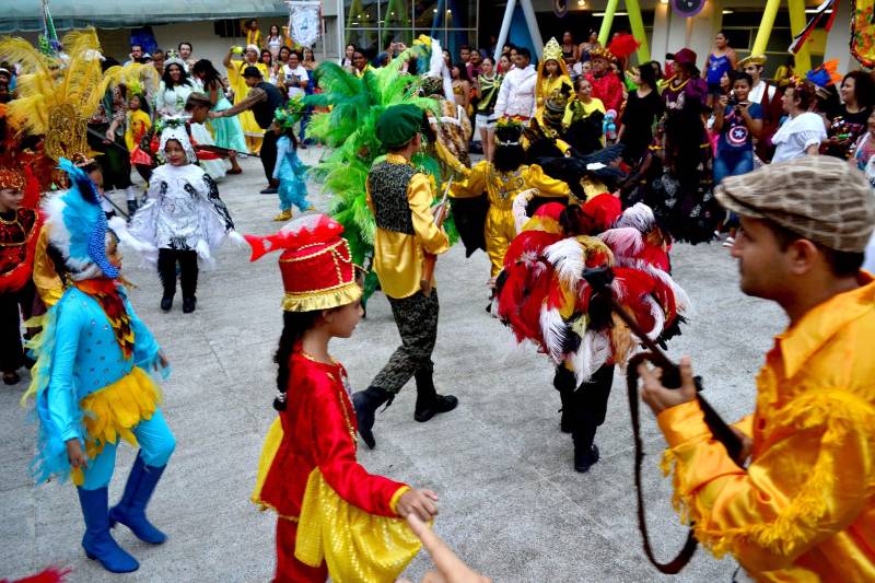 O Teatro Margarida Schivasappa, da Fundação Cultural do Pará (FCP), apresenta manifestações típicas de Belém do Pará, pássaros juninos e cordões de pássaros, sempre às 19h, na programação do Arraial de Todos os Santos.
FOTO: ASCOM FCP
DATA: 25.06.2018
BELÉM - PARÁ <div class='credito_fotos'>Foto: ASCOM FCP | <a href='/midias/2018/originais/283fd026-d41c-41f3-ae1b-e60abf2981e8.jpg' download><i class='fa-solid fa-download'></i> Download</a></div>