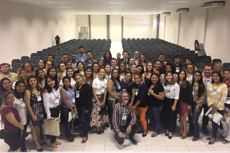 O autor do livro 'SAE Descomplicada - Sistematização da Assistência de Enfermagem' e doutor em Ciências pela Escola de Enfermagem da Universidade de São Paulo (USP), Marcelo Chanes, foi o palestrante do III Encontro de Enfermagem dos Hospitais Públicos da Pró-Saúde na Região Metropolitana de Belém (foto). O Encontro aconteceu nesta quarta-feira (4), no auditório da Faculdade Cosmopolita, no bairro da Marambaia, e reuniu 130 profissionais da área de enfermagem dos hospitais públicos Metropolitano de Urgência e Emergência (HMUE), Estadual Galileu (HPEG) e Oncológico Infantil Octávio Lobo, além de convidados dos dez hospitais geridos pela Pró-Saúde na capital e no interior do estado do Pará.
FOTO: ASCOM / HPEG
DATA: 04.07.2018
BELÉM - PARÁ <div class='credito_fotos'>Foto: ASCOM / HPEG | <a href='/midias/2018/originais/2844387b-e288-4f8b-8d4b-99336baf89bd.jpg' download><i class='fa-solid fa-download'></i> Download</a></div>