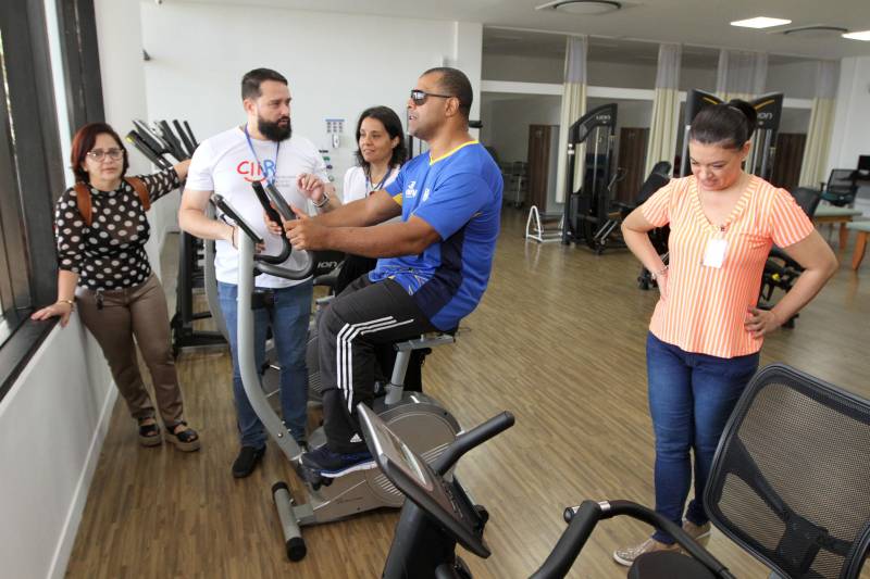 O Centro Integrado de Inclusão e Reabilitação (CIIR), em Belém, recebeu no último sábado (1°) a visita do tetracampeão paralímpico de judô Antônio Tenório. Acompanhado pelo diretor-executivo do Centro, José Neto, de outros diretores e fisioterapeutas, que descreveram a estrutura oferecida à população, o paratleta aprovou os recursos disponíveis no espaço.

FOTO: CRISTINO MARTINS / AG. PARÁ
DATA: 01.12.2018
BELÉM - PARÁ <div class='credito_fotos'>Foto: Cristino Martins/Ag. Pará   |   <a href='/midias/2018/originais/284ae25b-1510-4a2e-9aae-32b5e9ef6891.jpg' download><i class='fa-solid fa-download'></i> Download</a></div>