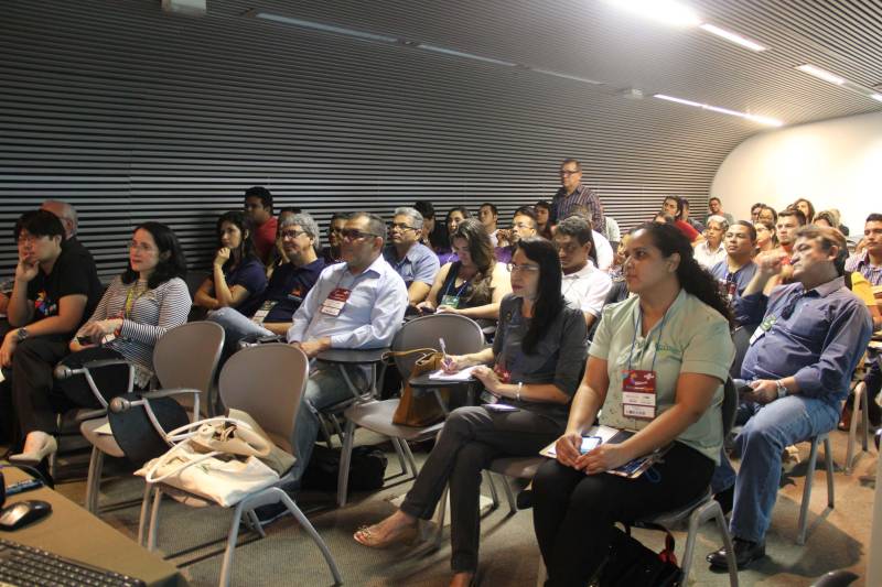 O seminário Gestão de Destinos Turísticos Empreendedores (foto) proporcionou um intercâmbio de conhecimentos e troca de experiências os participantes, durante toda a sexta-feira (18), como parte da programação da Feira do Empreendedor. Com grande número de secretários municipais de turismo presentes, a abertura foi feita por representantes do Sebrae (Serviço Brasileiro de Apoio a Micro e Pequenas Empresas) e da Secretaria de Estado de Turismo (Setur).

FOTO: ASCOM / SETUR
DATA: 19.05.2018
BELÉM - PARÁ <div class='credito_fotos'>Foto: ASCOM SETUR   |   <a href='/midias/2018/originais/28a0b0e2-442c-4116-9785-9106d87f6dee.jpg' download><i class='fa-solid fa-download'></i> Download</a></div>