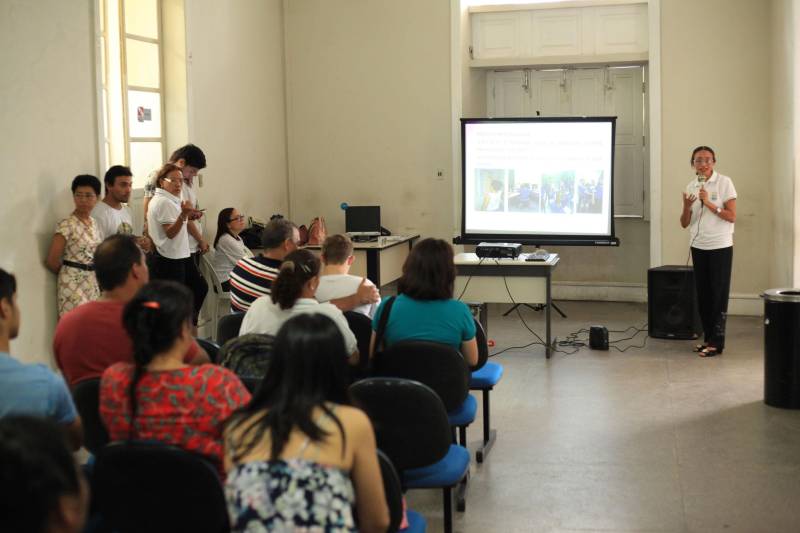 Com palestras, emissão de documentos, apresentações culturais, oficinas e exposições, o Dia D da Cidadania com Síndrome de Down trouxe uma programação diversificada e educativa sobre a questão das pessoas com deficiência intelectual, na manhã desta quinta-feira, 22, na Secretaria de Estado de Justiça e Direitos Humanos (Sejudh).
FOTO: WAGNER ALMEIDA / ASCOM SEJUDH
DATA: 22.03.2018
BELÉM - PARÁ <div class='credito_fotos'>Foto: Wagner Almeida/ Ascom Sejudh | <a href='/midias/2018/originais/28a11a08-1b64-452b-9bcd-69be47087269.jpg' download><i class='fa-solid fa-download'></i> Download</a></div>