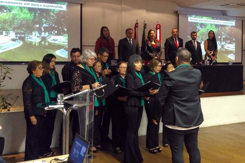 Por meio de acordo de cooperação técnica, o Governo do Estado, através da Escola de Governança Pública do Estado do Pará (EGPA) e o Tribunal de Contas do Estado do Pará (TCE-PA) realizaram nesta terça-feira (18), a certificação dos 50 concluintes no curso de Especialização em Gestão Pública com Ênfase em Políticas Públicas e Governança. A cerimônia foi no auditório Ministro Elmiro Nogueira, na sede do tribunal.

FOTO: ASCOM PGE
DATA: 20.12.2018
BELÉM - PARÁ <div class='credito_fotos'>Foto: ASCOM PGE   |   <a href='/midias/2018/originais/28a71214-a54e-498b-94a6-f2c7ce28f1ff.jpg' download><i class='fa-solid fa-download'></i> Download</a></div>