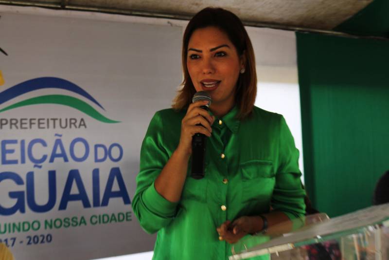 O Pará já soma 400 alunos de canoagem de velocidade. Adolescentes e jovens das quatro regiões do estado vêm sendo contemplados com aulas do projeto Pará Aquático. Neste domingo (18), Conceição do Araguaia foi o quinto município a receber o núcleo do projeto da Secretaria de Estado de Esporte e Lazer (Seel), em parceria com a prefeitura municipal. O núcleo recebeu dez caiaques k-1 escola, dez remos de pá dupla, três raias de 200 metros e 12 coletes salva-vidas. O projeto foi elaborado levando em consideração o potencial hidrográfico do Pará, como o Rio Araguaia, que banha sete municípios só dentro do Pará, sendo relevante para a cultura e economia da região. O cronograma das aulas é montado de acordo com a realidade de cada lugar, com avaliação de clima e níveis dos rios. Na foto, Renilce Nicodemos, titular da Seel.
FOTO: ASCOM / SEEL
DATA: 19.02.2018
CONCEIÇÃO DO ARAGUAIA - PARÁ
<div class='credito_fotos'>Foto: ASCOM SEEL | <a href='/midias/2018/originais/28a751aa-50ae-47f4-9432-f4257a5f4722.jpg' download><i class='fa-solid fa-download'></i> Download</a></div>