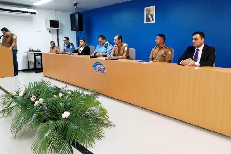 O Instituto de Ensino de Segurança do Pará (IESP) promoveu nesta ultima sexta-feira (2) a aula inaugural do Curso Superior de Polícia e Bombeiros Militar – CSPBM/2018, com especialização em gestão estratégica em defesa social e o Curso de Aperfeiçoamento de Oficiais – CAO/2018, com especialização em defesa social e cidadania.
FOTO: ASCOM IESP
DATA: 02.03.2018
MARITUBA - PARÁ <div class='credito_fotos'>Foto: Ascom IESP | <a href='/midias/2018/originais/28ab1ca9-4828-47f9-803f-5694d680ad22.jpg' download><i class='fa-solid fa-download'></i> Download</a></div>