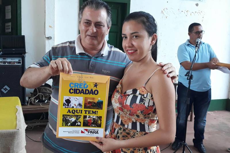 O programa CredCidadão ajudou a concretizar os sonhos de empreendedores dos municípios de Belterra (foto) e Mojuí dos Campos, no Baixo Amazonas, nesta quarta feira (02), contribuindo a dinamizar os negócios dos mais variados segmentos econômicos - de cosméticos à criação de galinhas ou de assistência técnica de celulares à venda de polpa de frutas.
FOTO: ASCOM CREDCIDADÃO
DATA: 02.05.2018
BELTERRA - PARÁ <div class='credito_fotos'>Foto: ASCOM / CREDCIDADÃO | <a href='/midias/2018/originais/28f213b6-9cca-4720-bed0-3ab664e28c9e.jpg' download><i class='fa-solid fa-download'></i> Download</a></div>
