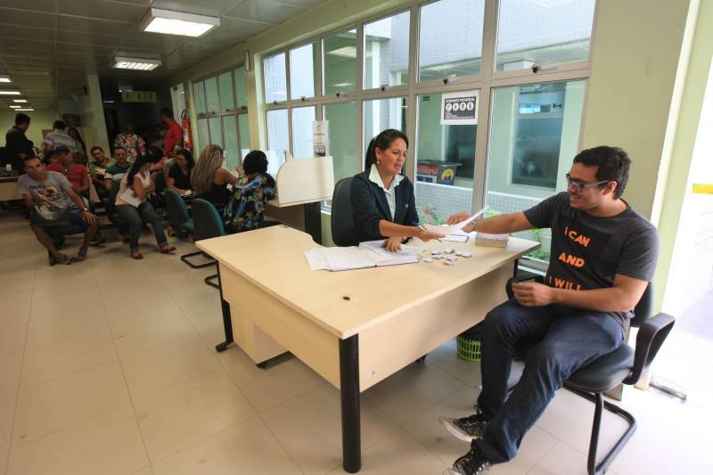 No caso da Defensoria Pública do Estado, por exemplo, a prioridade é atender aquele cidadão que, além de ter enfrentado problemas na relação de consumo, é considerado vulnerável, ou seja, pessoa que receba até três salários mínimos, ou que não tenha condições de responder sozinha por suas demandas.
FOTO: CARLOS SODRÉ / AG. PARÁ
DATA: 15.03.2018
BELÉM - PARÁ <div class='credito_fotos'>Foto: CARLOS SODRÉ / AG. PARÁ | <a href='/midias/2018/originais/295fda6a-ee37-4f1a-8ee0-6899cff8f637.jpg' download><i class='fa-solid fa-download'></i> Download</a></div>
