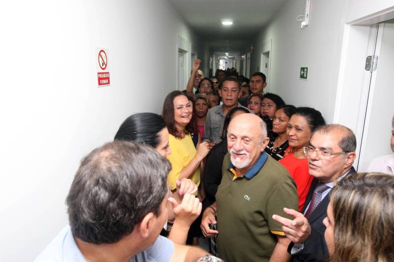 O Governo do Estado entregou nesta sexta-feira, 26, mais uma unidade Pro Paz Mulher. O governador Simão Jatene (foto) fez a entrega do novo espaço, que fica em Ananindeua, na Região Metropolitana de Belém e visa ampliar o atendimento humanizado e integral às mulheres em situação de violência de gênero. “Não é apenas um espaço de atendimento às mulheres, mas é, antes de tudo, um espaço de construção da cultura da paz”, disse o governador durante a inauguração.
FOTO: SIDNEY OLIVEIRA / AG. PARÁ
DATA: 26.10.2018
ANANINDEUA - PARÁ <div class='credito_fotos'>Foto: Sidney Oliveira/Ag. Pará | <a href='/midias/2018/originais/297aa822-2825-4a0e-817c-981527f3faaa.jpg' download><i class='fa-solid fa-download'></i> Download</a></div>