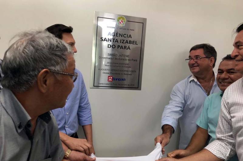 O Banpará inaugurou na manhã desta segunda-feira (26), as novas instalações de mais uma agência bancária no Pará. Desta vez, no município de Santa Izabel, na Região Metropolitana de Belém. O banco está presente no município desde a década de 1990 e disponibilizou aos clientes e usuários que usufruem dos serviços da instituição, um espaço com mais conforto e qualidade tecnológica para dar celeridade ao atendimento.

FOTO: ASCOM BANPARÁ
DATA: 26.11.2018
SANTA IZABEL-PARÁ <div class='credito_fotos'>Foto: Ascom Banpará   |   <a href='/midias/2018/originais/29e53931-8858-456e-968e-4081f734edbc.jpg' download><i class='fa-solid fa-download'></i> Download</a></div>