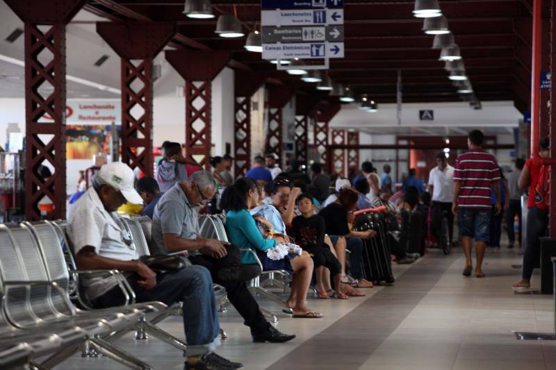 Quem utiliza o Terminal Hidroviário do Porto de Belém “Luiz Rebelo Neto”, seja para chegar ou sair da capital paraense por meio dos rios, há quatro anos sente uma grande diferença ao comparar o local com os demais portos existentes na cidade.
FOTO: SIDNEY OLIVEIRA / AG. PARÁ
DATA: 23.05.2018
BELÉM - PARÁ <div class='credito_fotos'>Foto: Sidney Oliveira/Ag. Pará | <a href='/midias/2018/originais/29f9da08-f5bf-437b-b56d-2718cb8d323b.jpg' download><i class='fa-solid fa-download'></i> Download</a></div>