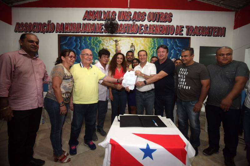 Em Tracuateua, o evento ocorreu no Salão da Marujada. O prefeito Tamariz Cavalcante comentou o trabalho da prefeitura realizado na área de saúde, e que os 4 km de asfaltamento irão contribuir com outra reivindicação dos moradores do município.
FOTO: SIDNEY OLIVEIRA / AG. PARÁ
DATA: 14.06.2018
TRACUATEUA - PARÁ <div class='credito_fotos'>Foto: Sidney Oliveira/Ag. Pará | <a href='/midias/2018/originais/2a654a81-3964-4822-83d5-f7f1050bc368.jpg' download><i class='fa-solid fa-download'></i> Download</a></div>