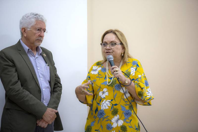 A Universidade do Estado do Pará (Uepa) entregou, na sexta-feira, 13, as novas instalações do Centro Especializado em Reabilitação (CER II), que fica localizado na Unidade de Ensino-Assistência de Fisioterapia e Terapia Ocupacional (Ueafto), no Centro de Ciências Biológicas e da Saúde (CCBS), na travessa Perebebuí, 2.623, em Belém. O novo espaço é um prédio de dois andares que conta com cinco consultórios, uma sala de integração sensorial, uma sala de fisioterapia neuro-pediatra e outra sala para terapia ocupacional neuro-pediatra. Na foto, Ana Irene de Oliveira, gerente do CER II.
FOTO: NAILANA THIELY / ASCOM UEPA
DATA: 13.04.2018
BELÉM - PARÁ <div class='credito_fotos'>Foto: Nailana Thiely / Ascom Uepa | <a href='/midias/2018/originais/2a8d88a4-2e02-4f0e-9d27-34a1e72cd1ac.jpg' download><i class='fa-solid fa-download'></i> Download</a></div>