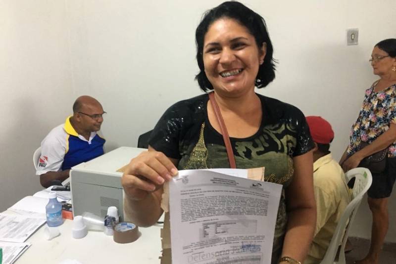 Cerca de 4 mil pessoas receberam os serviços de emissão de CPF, RG, Certidão de Nascimento 1° e 2° vias, Id jovem, Identidade de Nome Social e aconselhamento jurídico, na cidade de Capanema, no nordeste paraense. A ação ocorreu entre os dias 29 de março a 1º de abril, promovida pela Caravana do Programa Pro Paz Cidadania, mantido pela Fundação Pro Paz, nos municípios do Pará
FOTO: ASCOM PRO PAZ
DATA: 01.04.2018
CAPANEMA - PARÁ <div class='credito_fotos'>Foto: ASCOM PRO PAZ | <a href='/midias/2018/originais/2a9adba9-e654-432f-9158-b8582ebd8be9.jpg' download><i class='fa-solid fa-download'></i> Download</a></div>