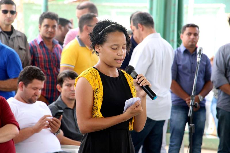 A agenda da Secretaria Extraordinária de Municípios Sustentáveis (Semsu) nas regiões Sul e Sudeste do Pará foi encerrada no sábado (12) nos municípios de Pau D’Arco, Rio Maria e Xinguara. O último dia de programação na região começou no município de Pau D’Arco, com a assinatura de convênio para reforma e ampliação da Escola Municipal Paulo Hannemann. O investimento totaliza R$ 2.812.850,10, sendo R$ 112.850,10 de contrapartida da Prefeitura. Na foto, a aluna do 3º ano, Natália Milhome, disse estar ansiosa para ver tudo pronto.
FOTO: ANTONIO MACEDO / DIVULGAÇÃO
DATA: 12.05.2018
PAU D´ARCO - PARÁ <div class='credito_fotos'>Foto: ANTONIO MACEDO / DIVULGAÇÃO | <a href='/midias/2018/originais/2aab8361-3772-4c54-8dfc-10942d3406c0.jpg' download><i class='fa-solid fa-download'></i> Download</a></div>